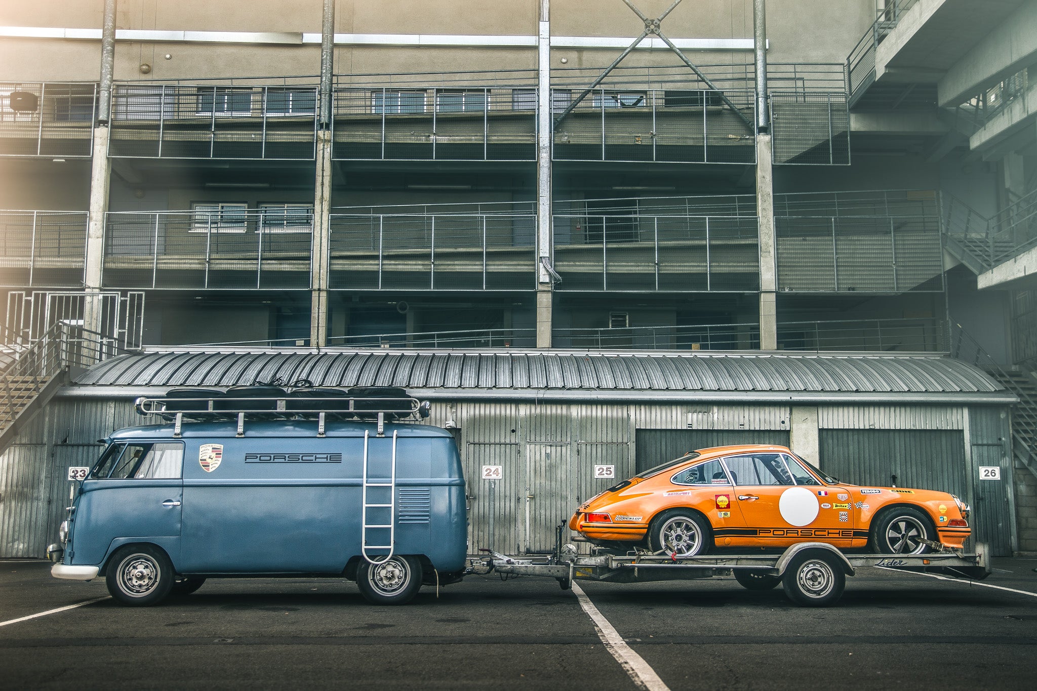 VW Bus pulling Classic 911